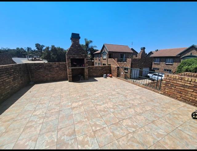 2 BEDROOM APARTMENT FOR SALE IN DIE HOEWES